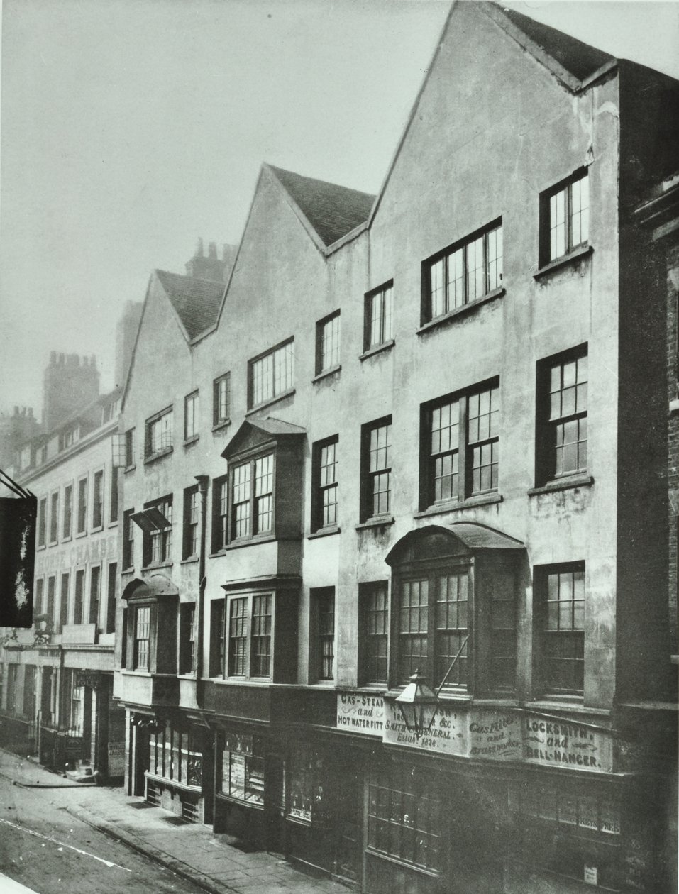 1879年ロンドン市、バーナーズインの後ろにあるフェッターレーン 作： 英語の写真家