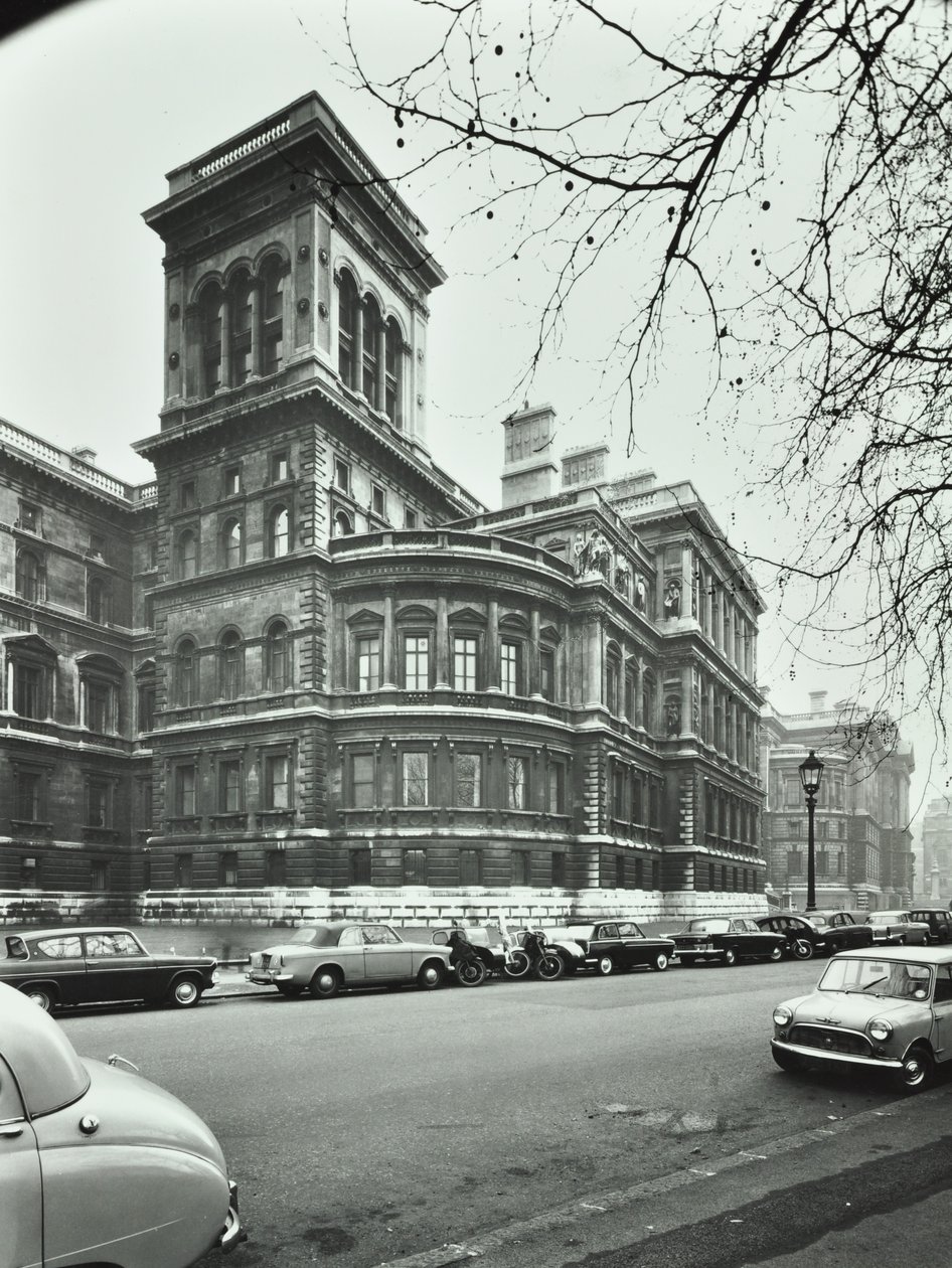 Foriegn Office、Whitehall、Westminster LB：セントジェームスパークへの標高、1896 作： 英語の写真家
