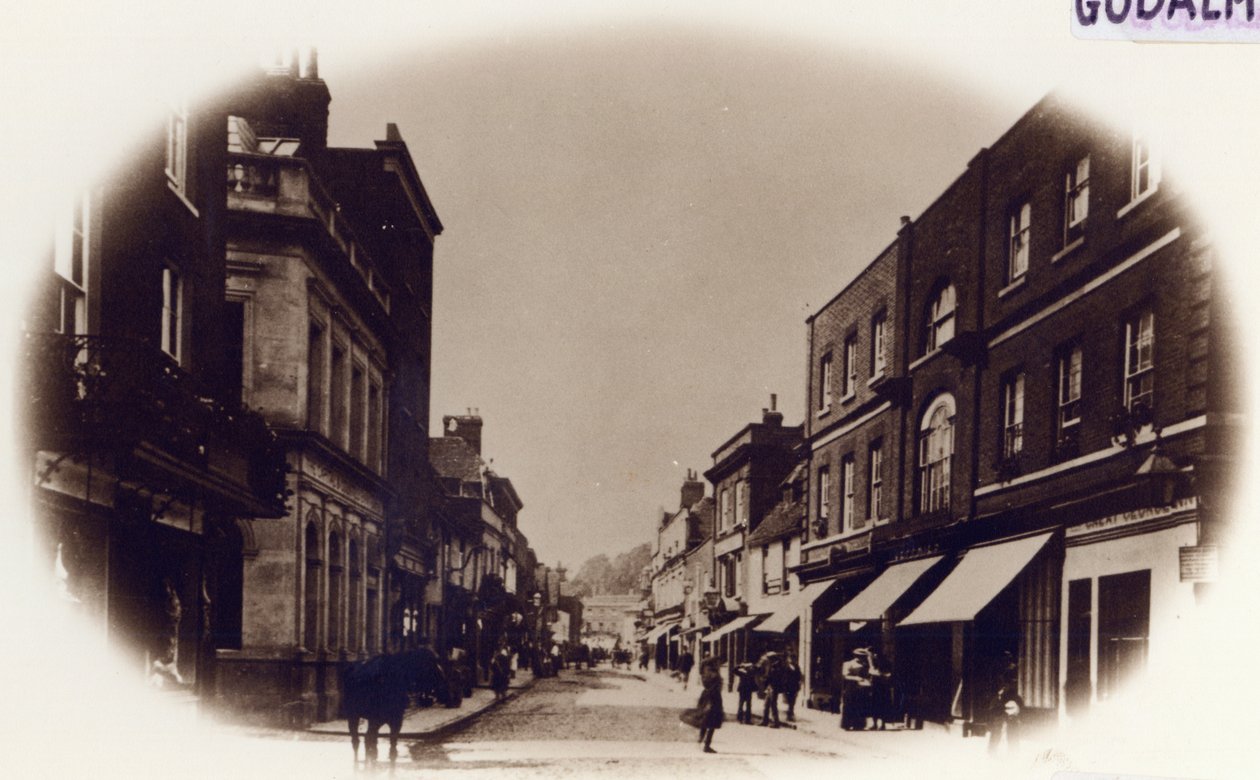 Godalming High Street、サリー、1900年頃（セピア写真） 作： 英語の写真家