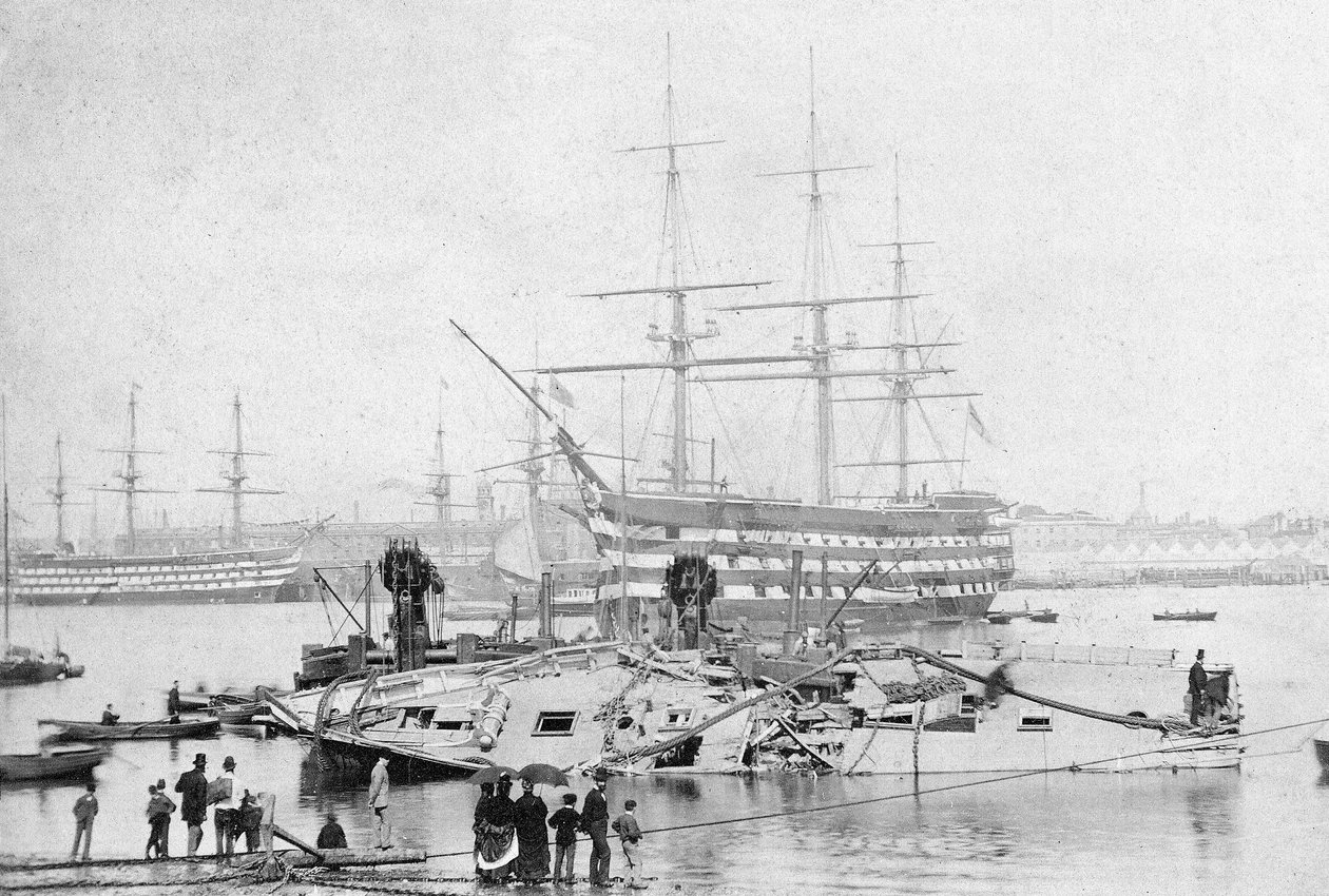 ポーツマス港のHMSヴィクトリー、1870年頃（モノクロ写真 作： 英語の写真家