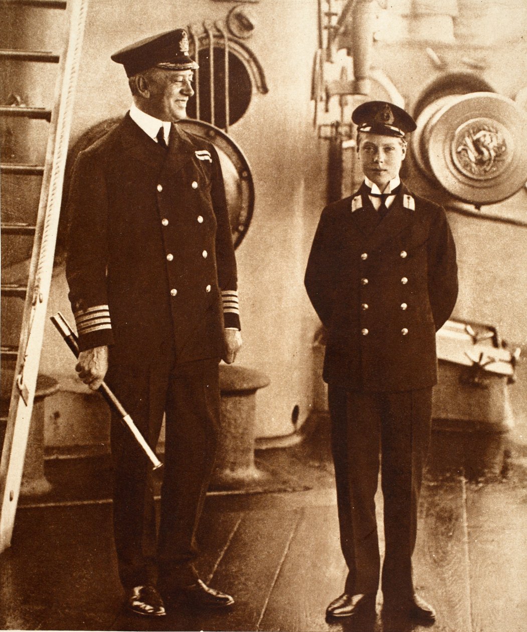 エドワード8世、HMS Hindustanのミッドシップマン、1910年 作： 英語の写真家