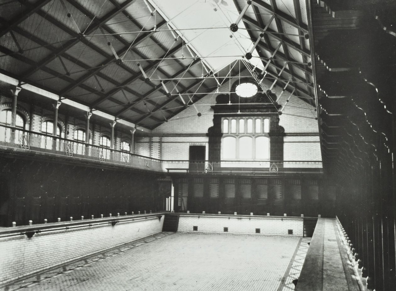 ローリーグローブバス：デプトフォードで最初の公衆浴場、ファーストクラスのバス、1898年 作： 英語の写真家