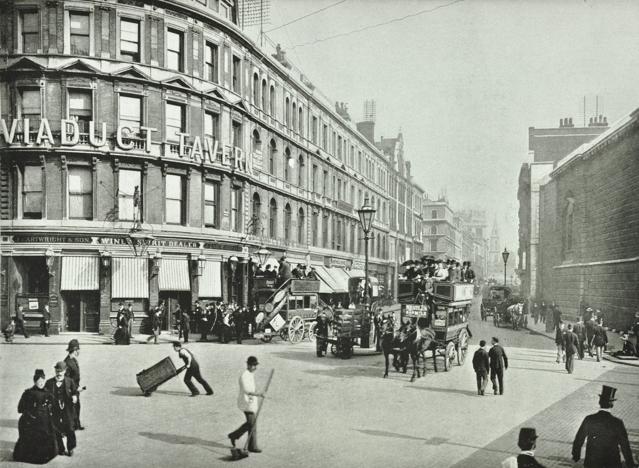 ロンドンのオールドベイリーから東を望むニューゲートストリート、1890年 作： 英語の写真家