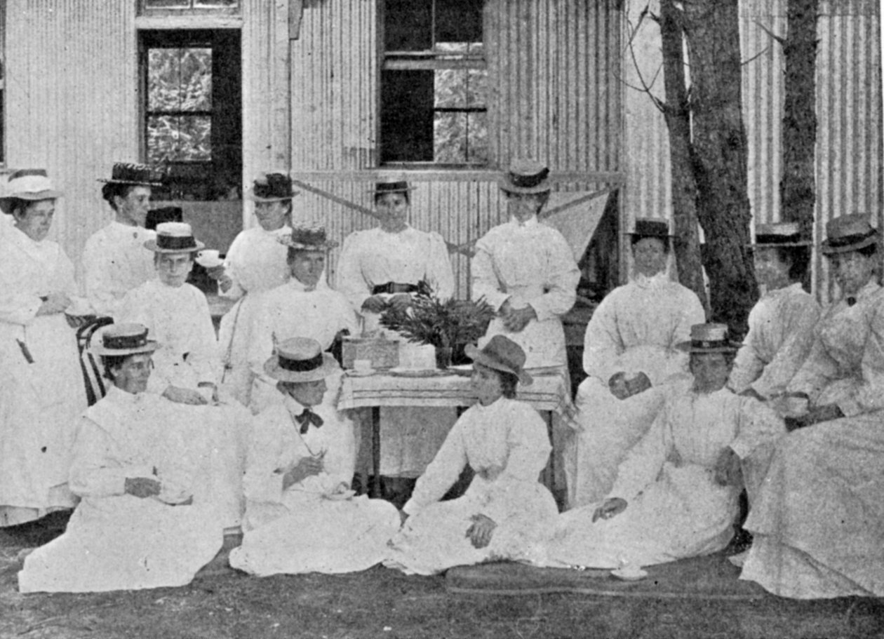 1901年5月25日、キングからのイラスト、ケープタウン近くのUitvlugt、ペスト病院の看護師 作： 英語の写真家