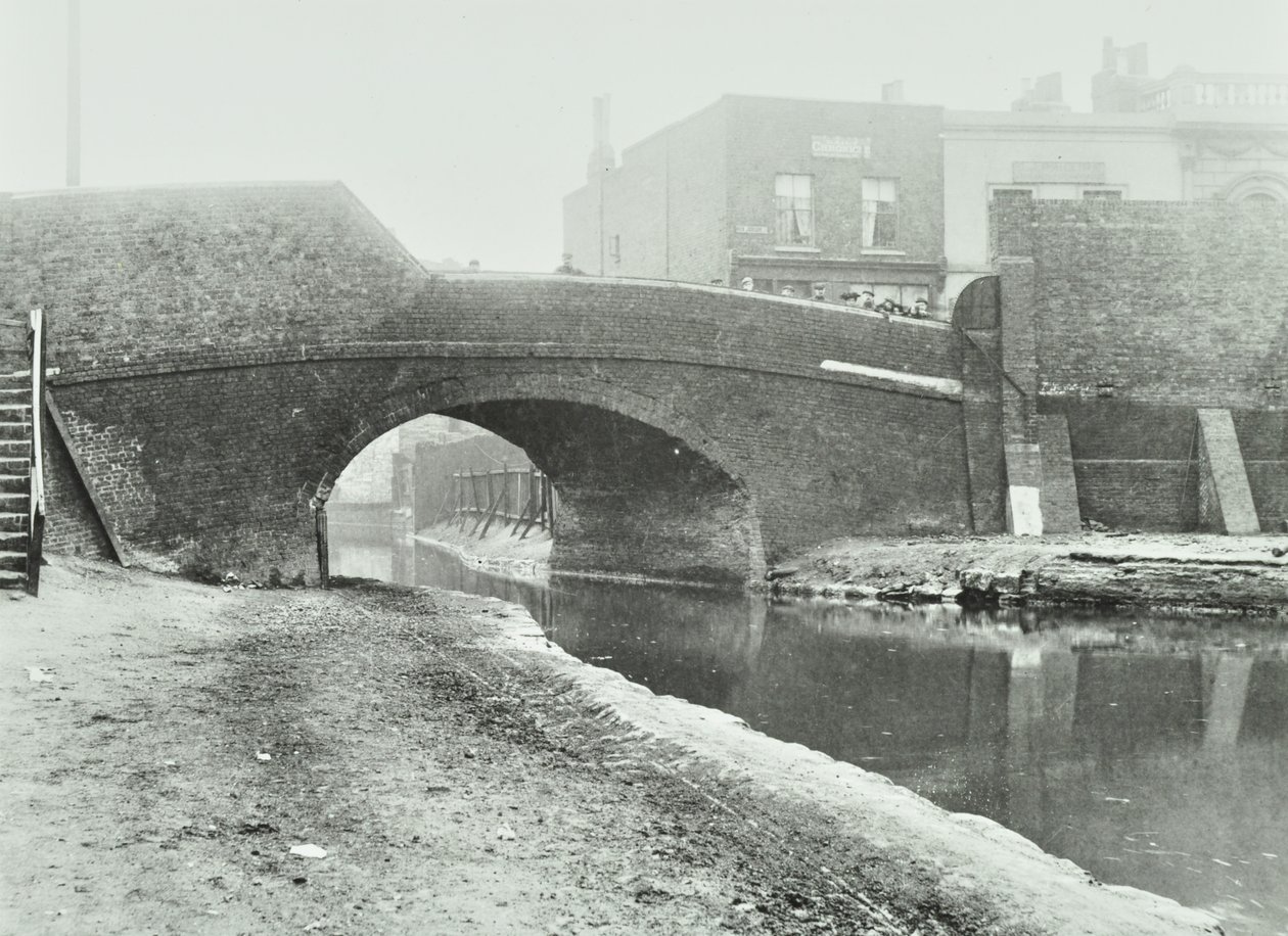 古い勝利橋、1895 作： 英語の写真家