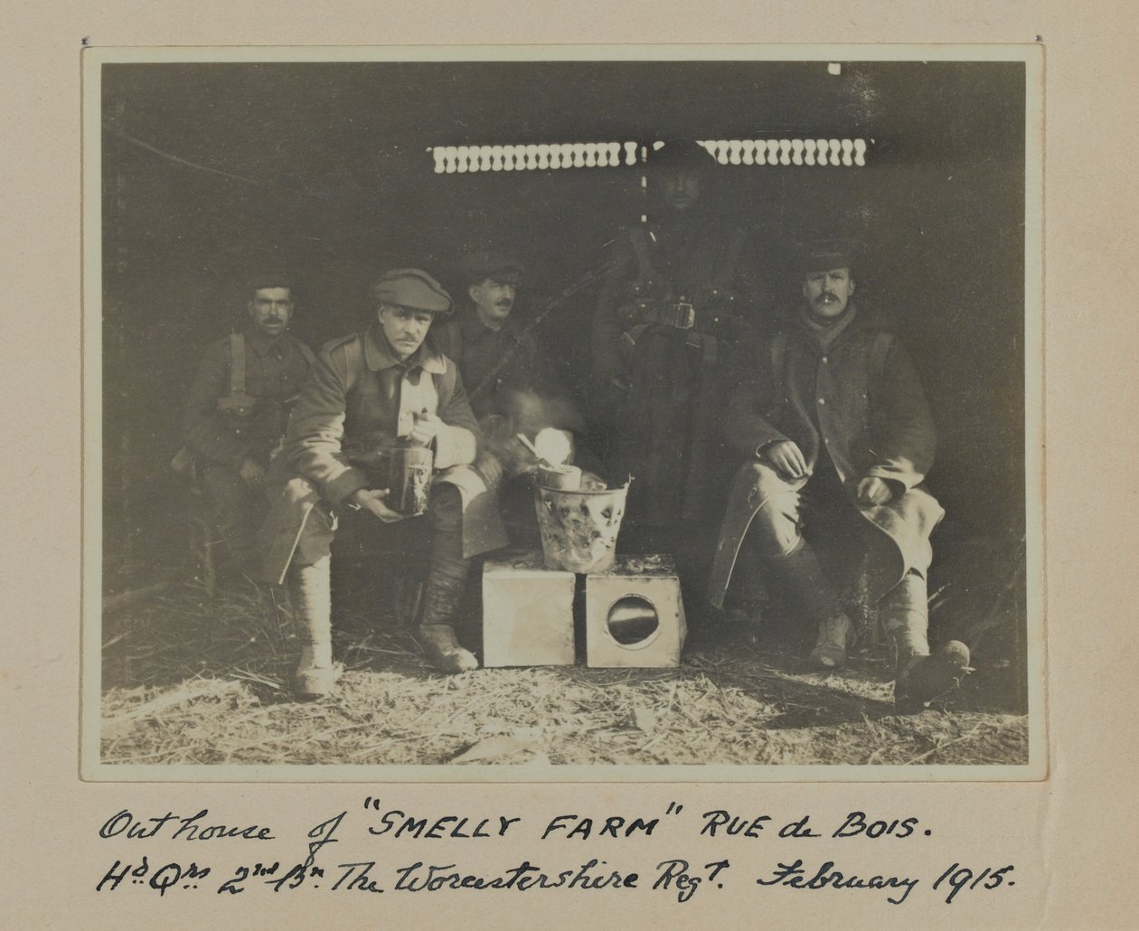 SMELLY FARM Rue de Boisの別荘。 Hd。 Qrs。セカンドBnザウスターシャーレジスタント1915年2月 作： 英語の写真家