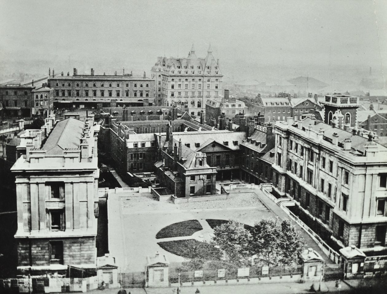 セントトーマス病院：外観の立面図、1862 作： 英語の写真家