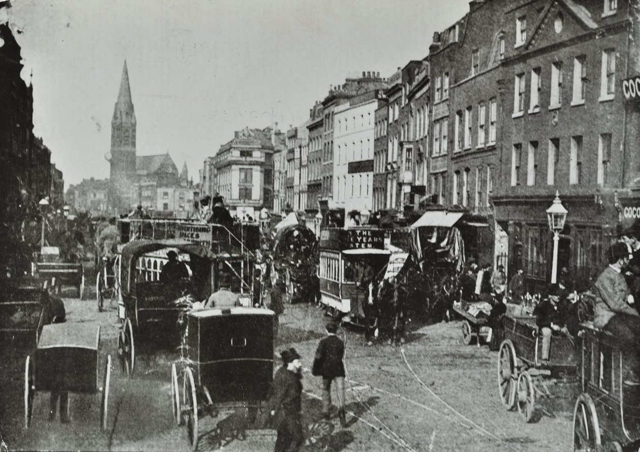 ホワイトチャペルハイストリート、東向き、1890年 作： 英語の写真家