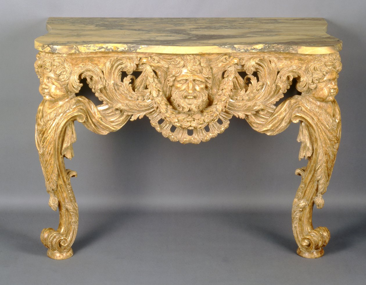 ジョージIIコンソールテーブル、c.1740（刻まれた金箔） 作： 英語学校