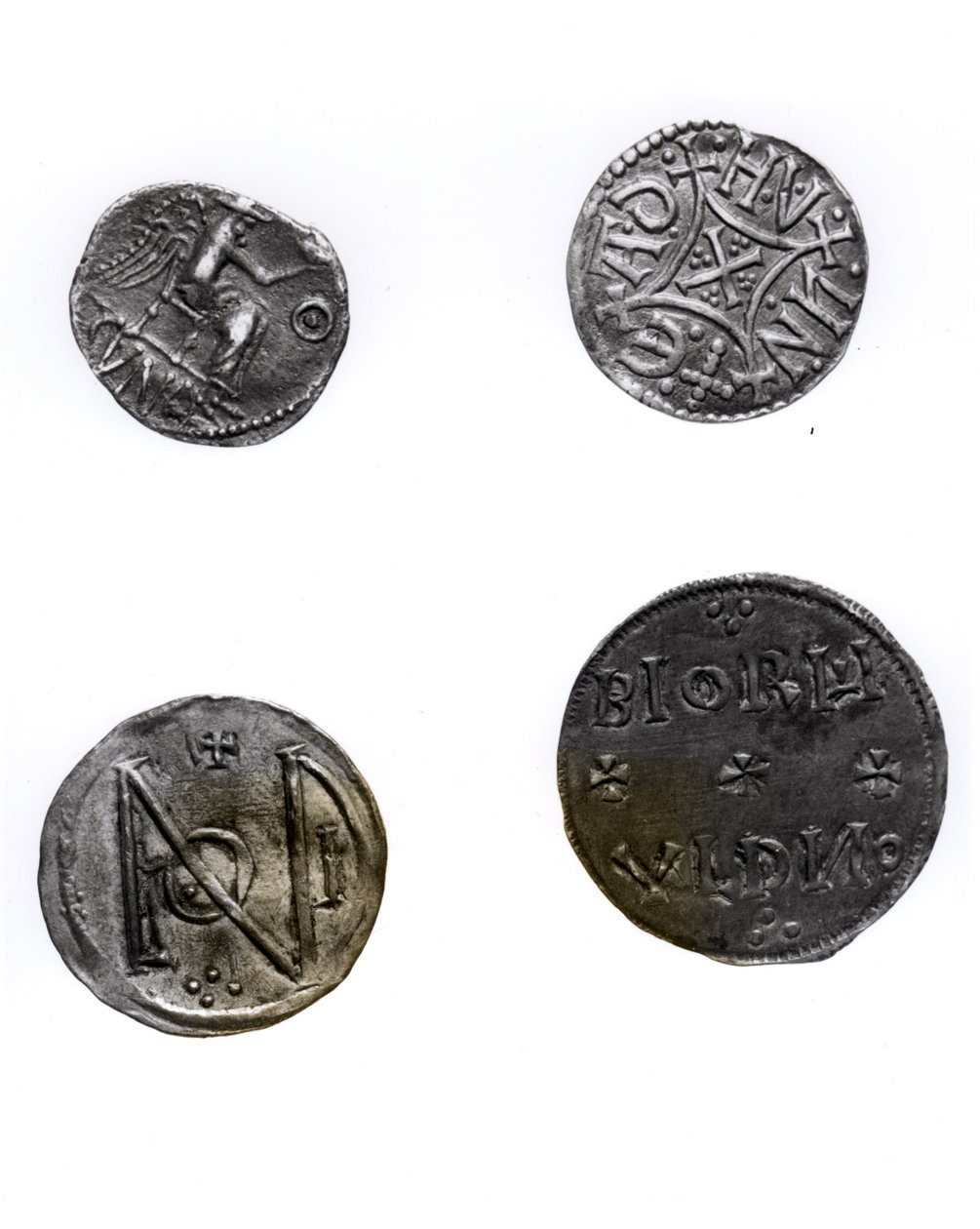 クーノベリヌスまたはシンベリンの硬貨（西暦43年）、オファ、マーシアの王（西暦757〜96年）、アルフレッド（西暦871〜99年）およびエドワードザエルダー（西暦871〜924年）（銀） 作： 英語学校