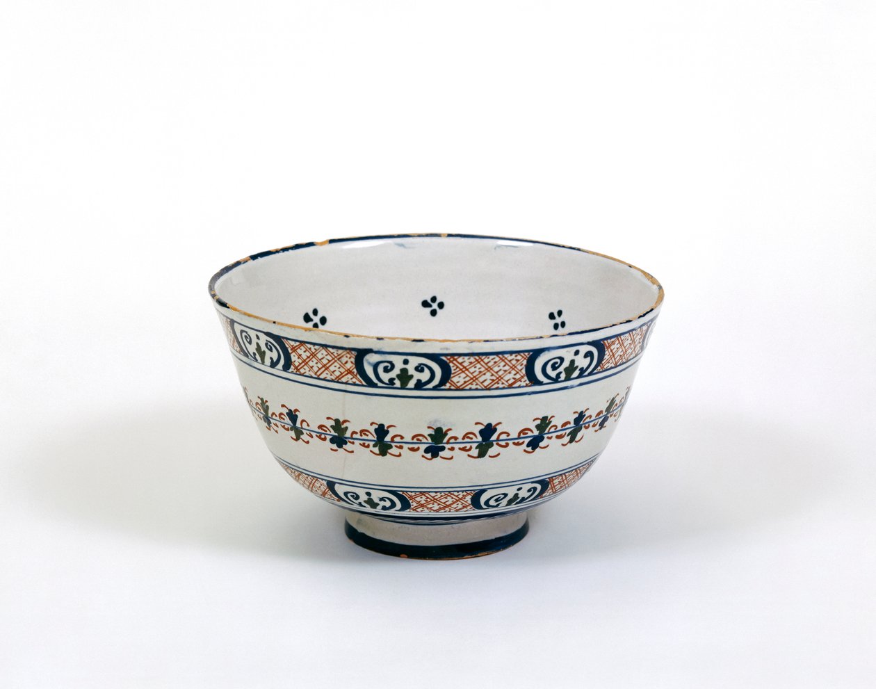 ロンドンまたはブリストルで作られたパンチボウル、c.1620-30（ブリキの陶器） 作： 英語学校