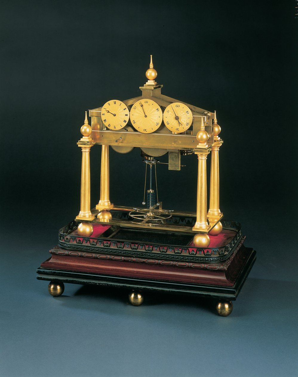リージェンシーテーブルレギュレーター、ジョンモクソンまたはウィリアムコングリーブ卿に帰属、1820年頃 作： 英語学校