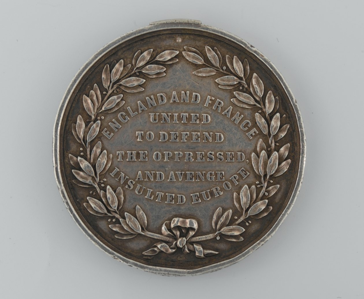 1854年にドーバー市長から授与された1854年のイギリスとフランスの同盟を記念する銀愛国基金メダル 作： 英語学校