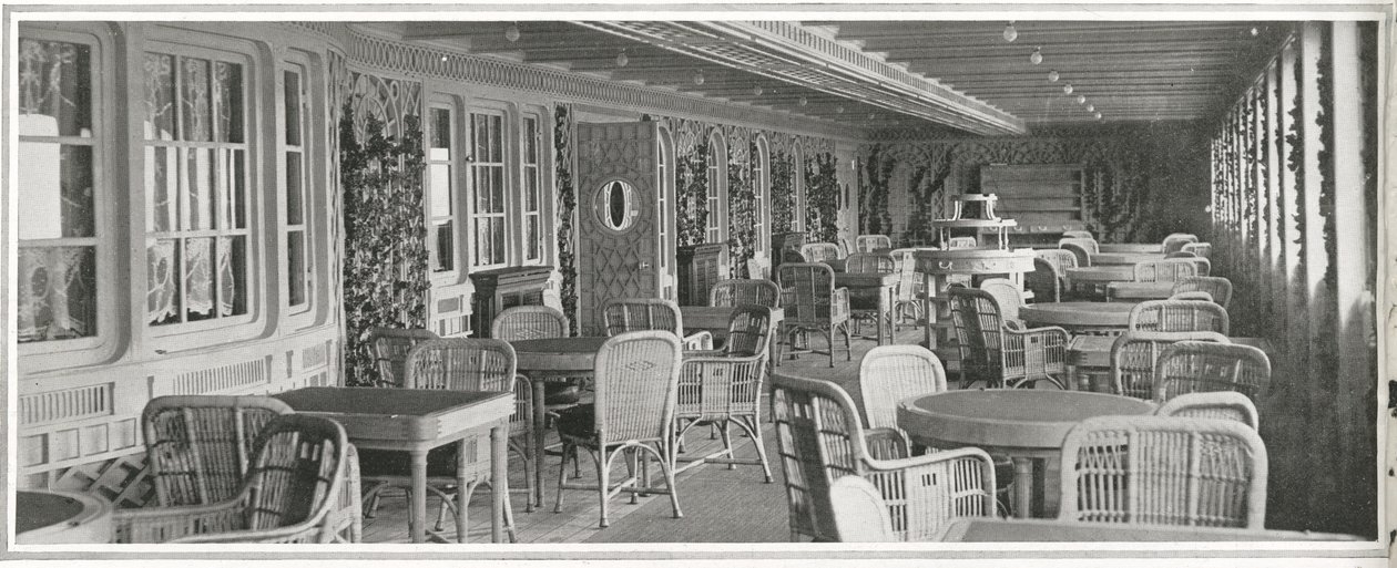 タイタニック号の豪華なパリのカフェ、トレリスワークとクライミングプラント、「The Sphere」1912年4月20日号（リトグラフ）より（450874の詳細 作： 英語学校
