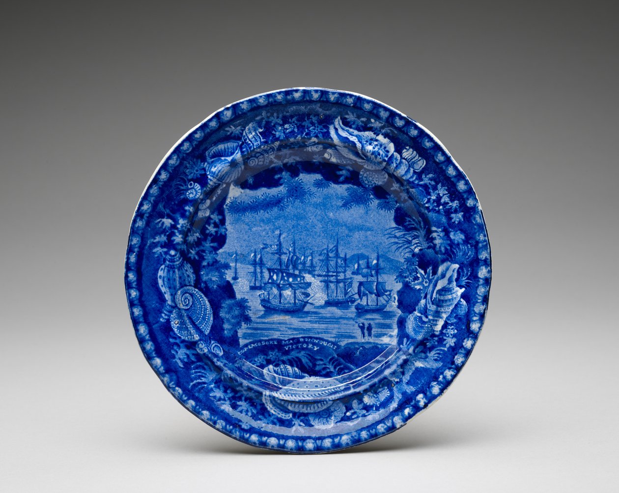 プレート、c。 1818-1846（転写印刷された鉛釉陶器） 作： イーノックウッドアンドサンズ