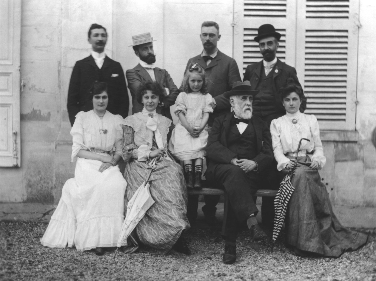 左から右、前から左：サンモーリス、ラロ、プジョー、アレクシスルーア（1869-1921）、ジュリーマネ（1878-1966）アーネストルーアの妻、バレンタインルーア、マドレーヌルーア、エドガードガ（1834-1917） 、 作： アーネスト・ルーアート