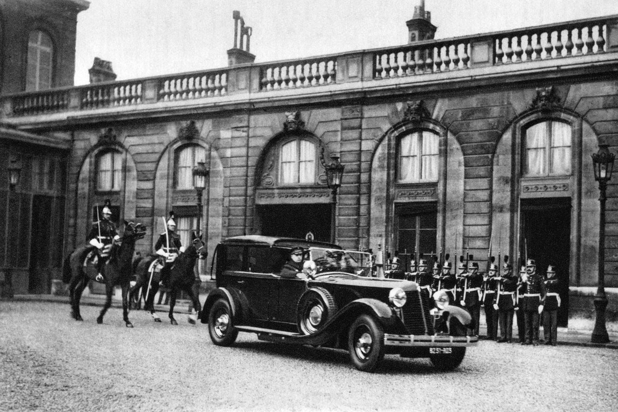 1931年にパリを去る共和国大統領 作： アーネスト・フラマリオン