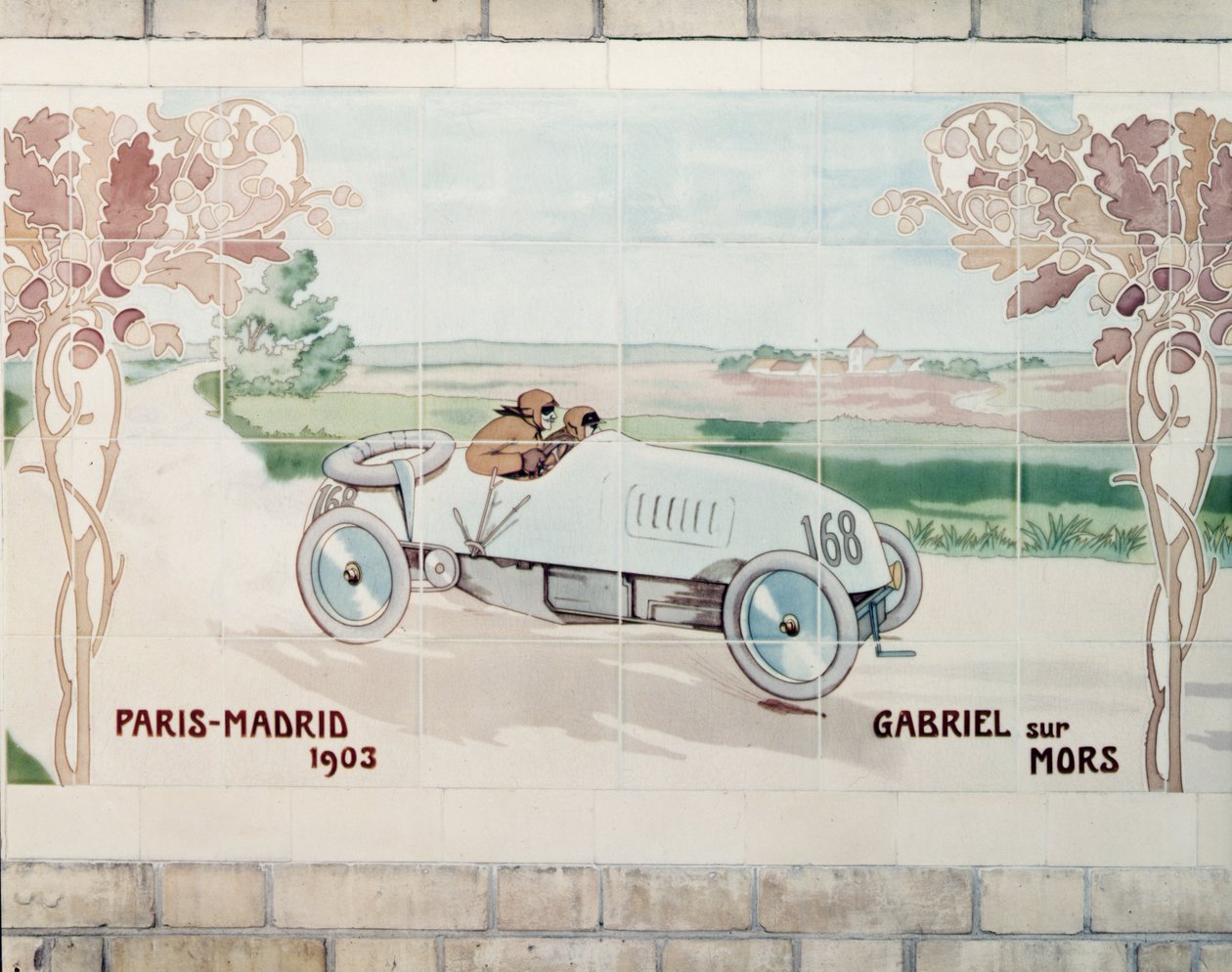 死のレース」として知られる1903年のパリ～マドリード・レースで、モルス社の車を運転するガブリエル。 作： アーネスト・モントー