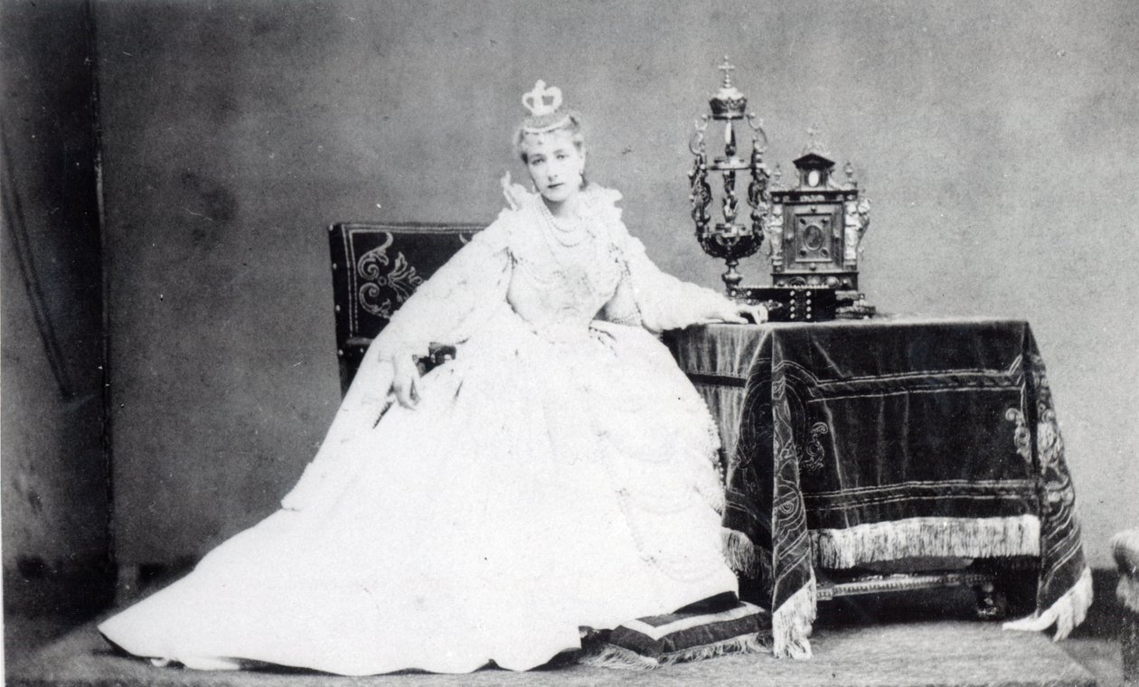 ビクターユーゴー（1802-85）c.1872の「Ruy Blas」でマリードノイブールの役を演じたサラベルナール（1844-1923） 作： エティエンヌ・カルジャット