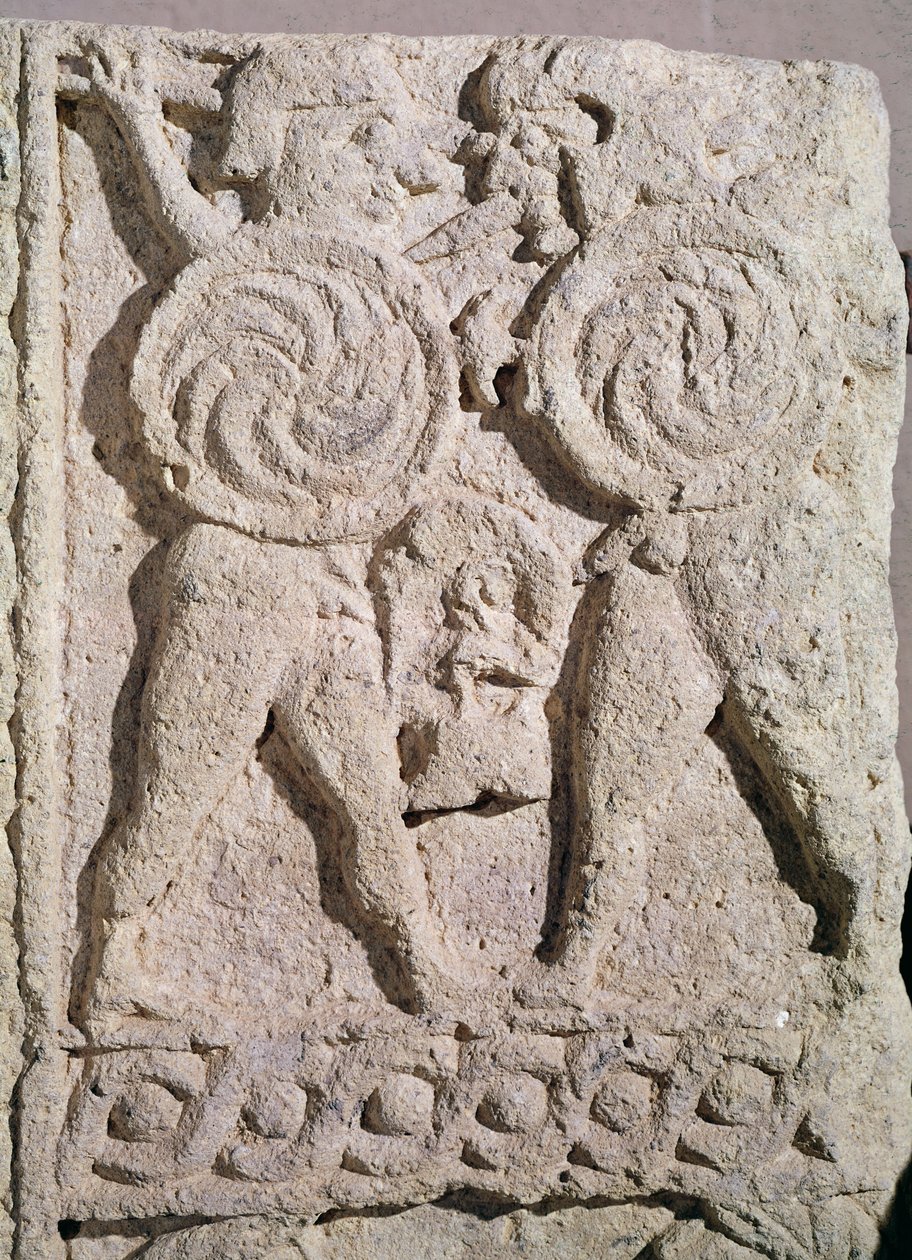 2つの戦士の石の墓石の詳細 作： エトルリア語