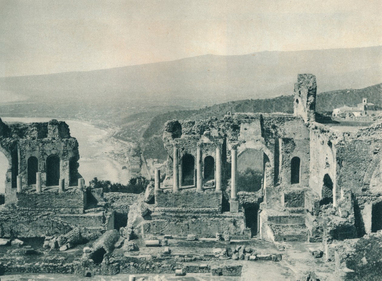1927年、イタリア、シチリア島、タオルミーナのギリシャ劇場の舞台と楽屋 作： オイゲン・ポペル