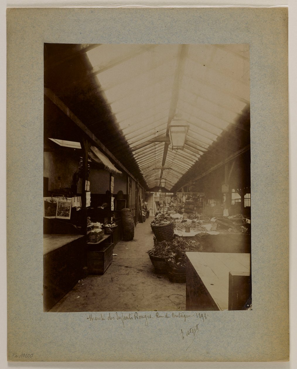 Marché des Enfants-Rouges, rue de Bretagne, 3rd arrondissement, Paris 作： ウジェーヌ・アジェ