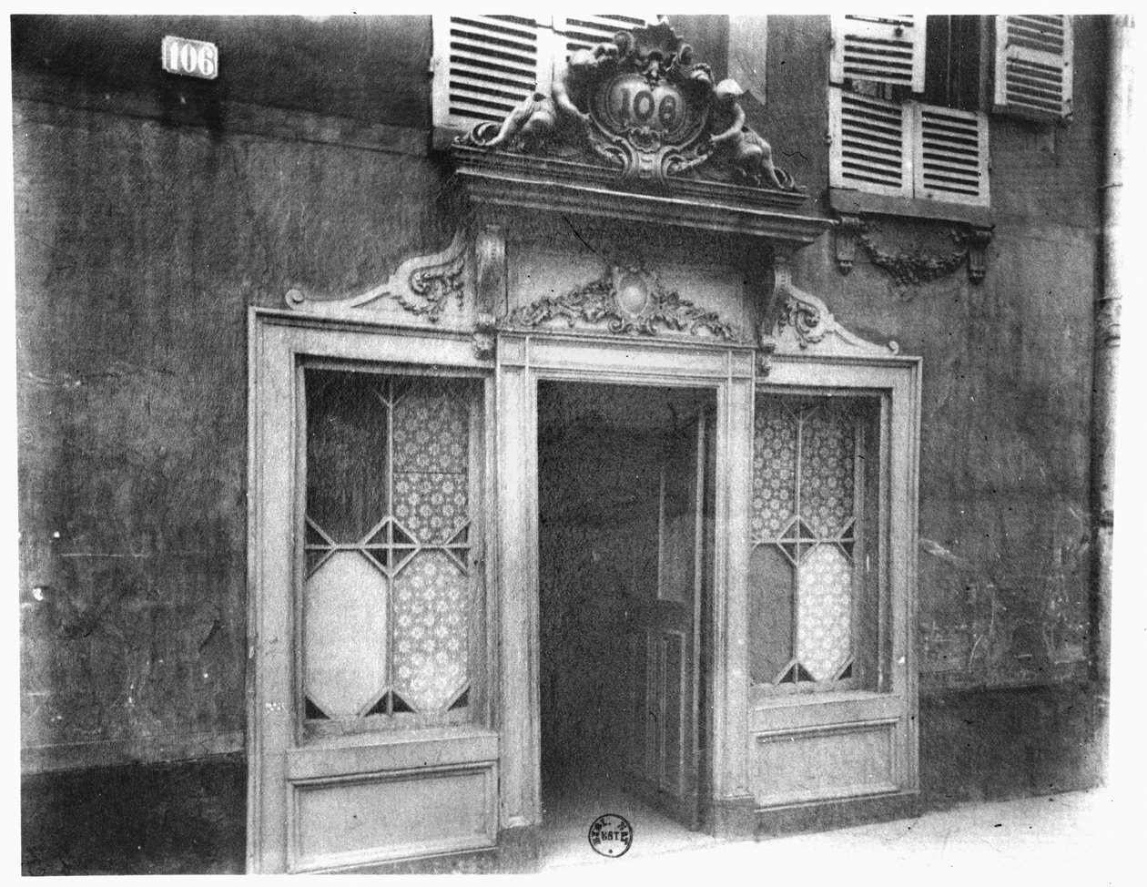 パリの売春宿の入口、106 rue de Suffren、c.1900 作： ウジェーヌ・アジェ