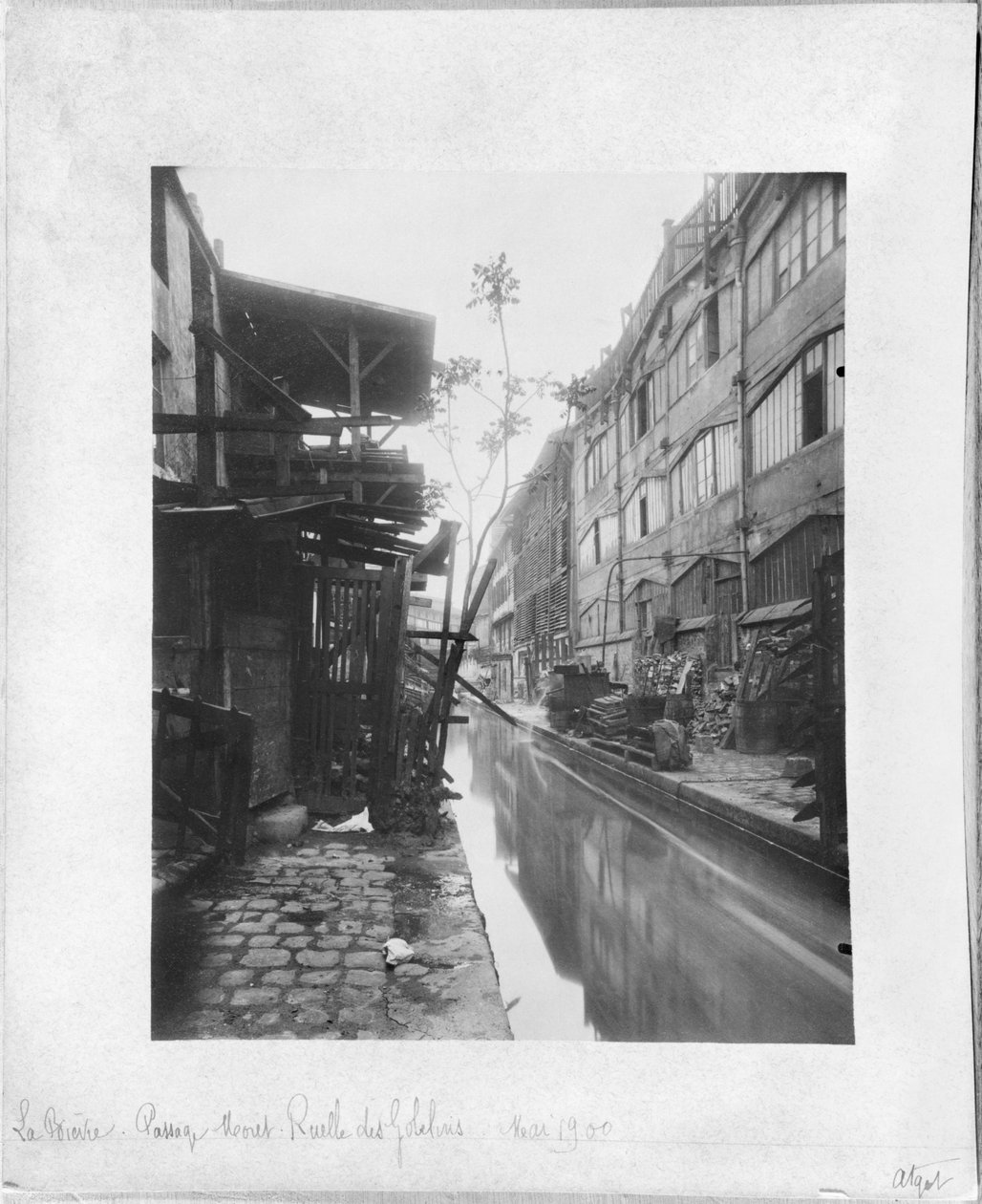 Bievre、Passage Moret、Ruelle des Gobelins、パリ、1900年5月 作： ウジェーヌ・アジェ