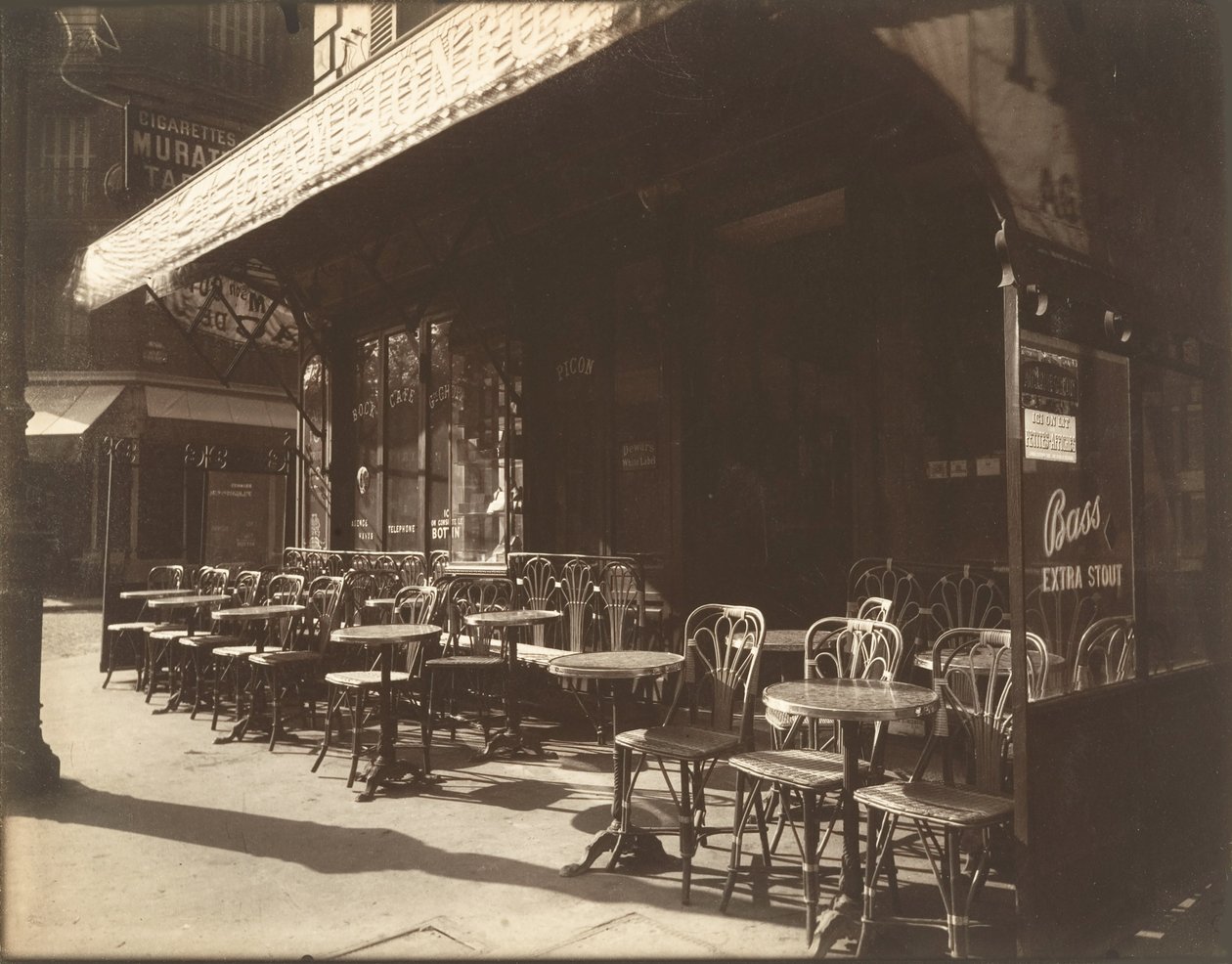カフェ、大陸軍大通り、1924～1925年。 作： ウジェーヌ・アジェ