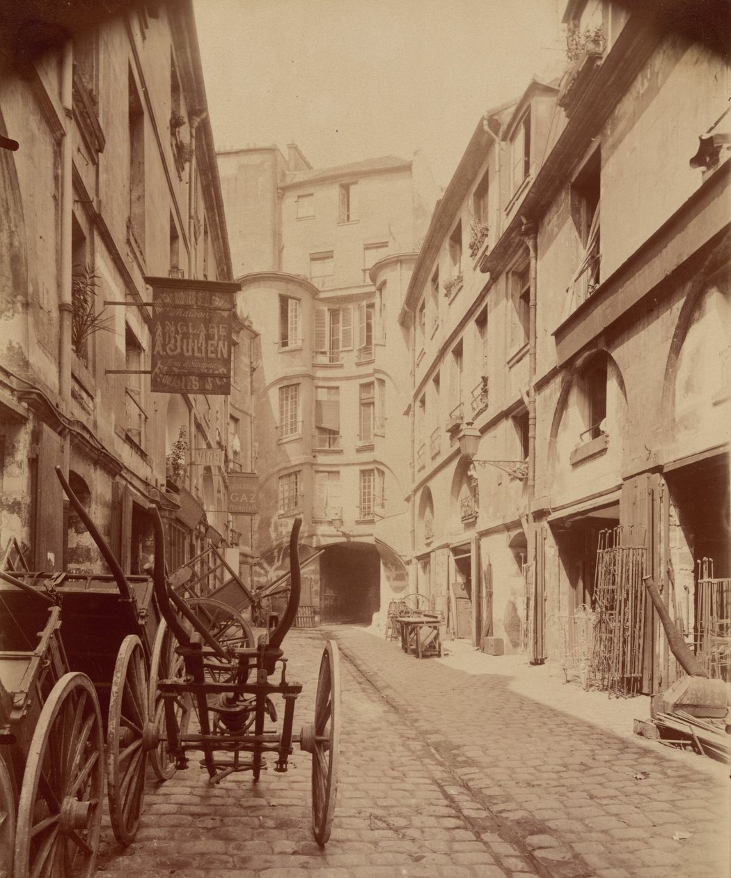 ドラゴン・コート、1905年（写真） 作： ウジェーヌ・アジェ