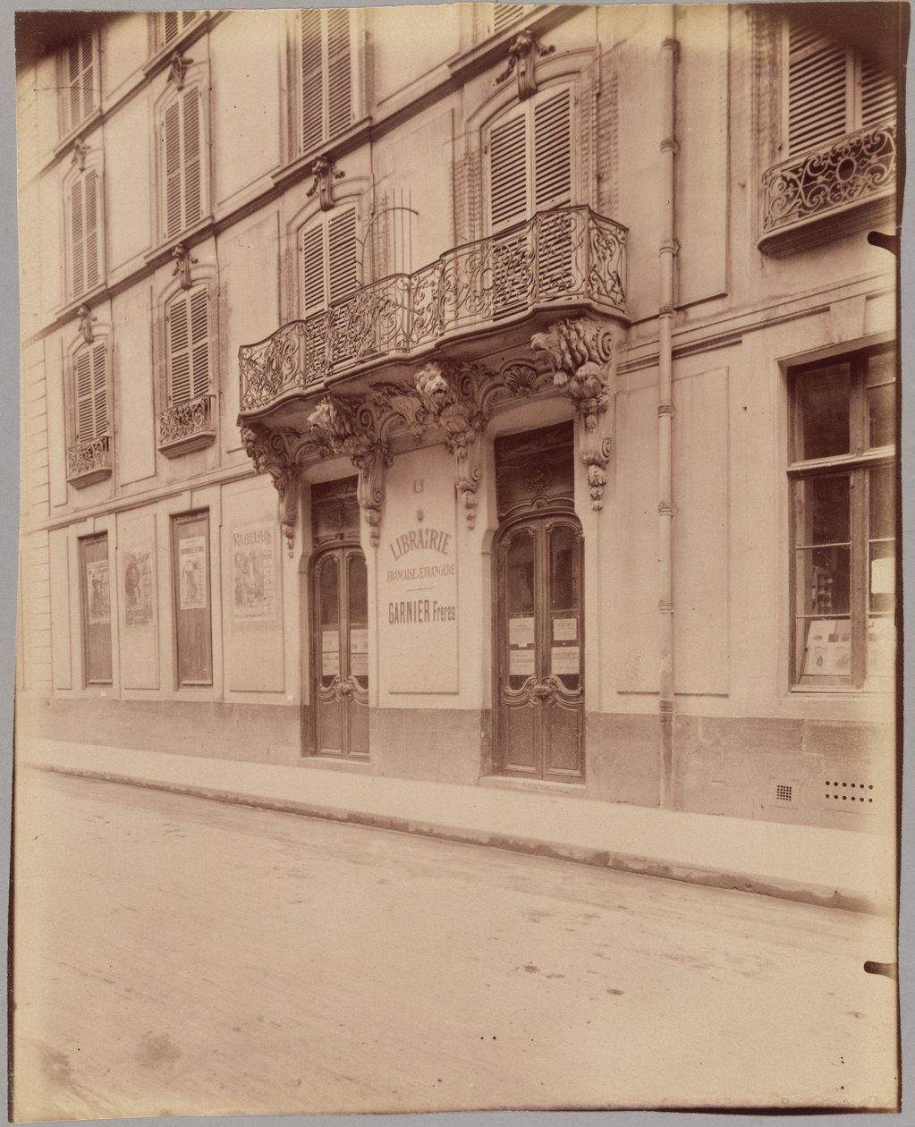 [Librairie Garnier Frères, 6 rue des Saints-Pères]。 作： ウジェーヌ・アジェ