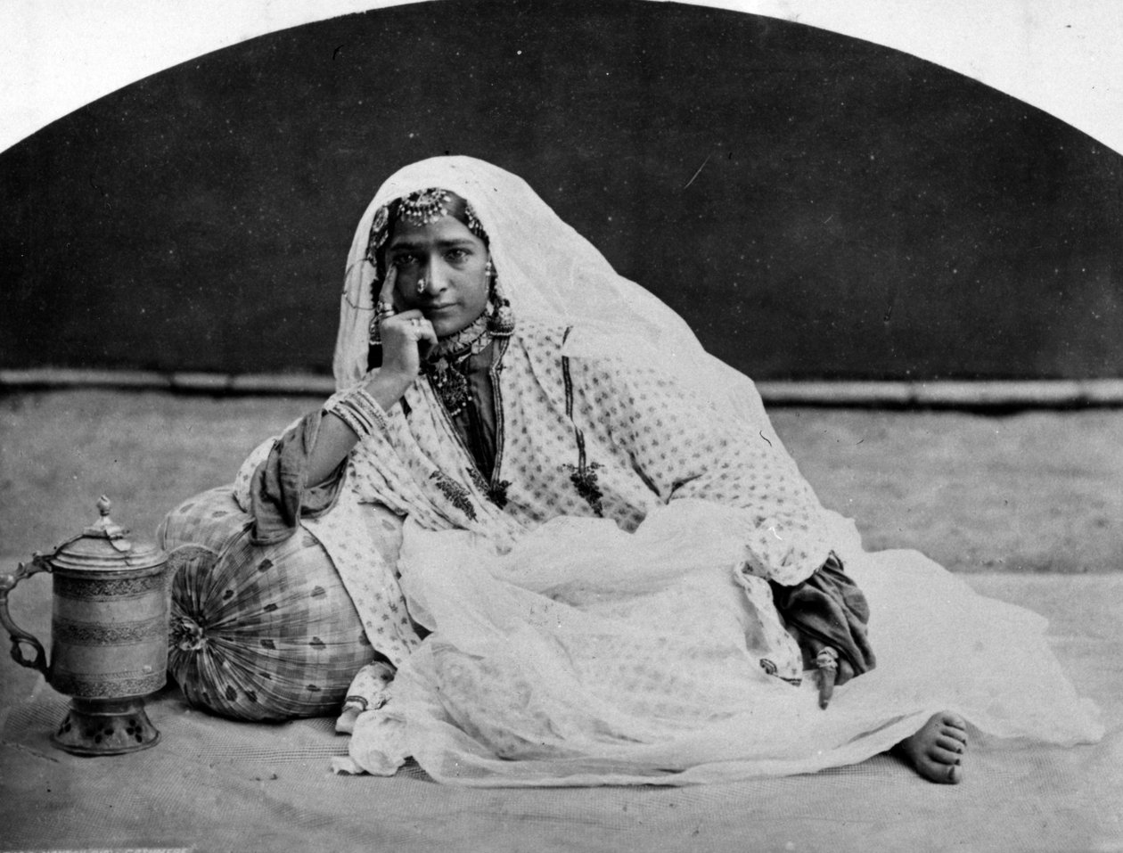カシミールノーチ少女、1860年代頃 作： ヨーロッパの写真家