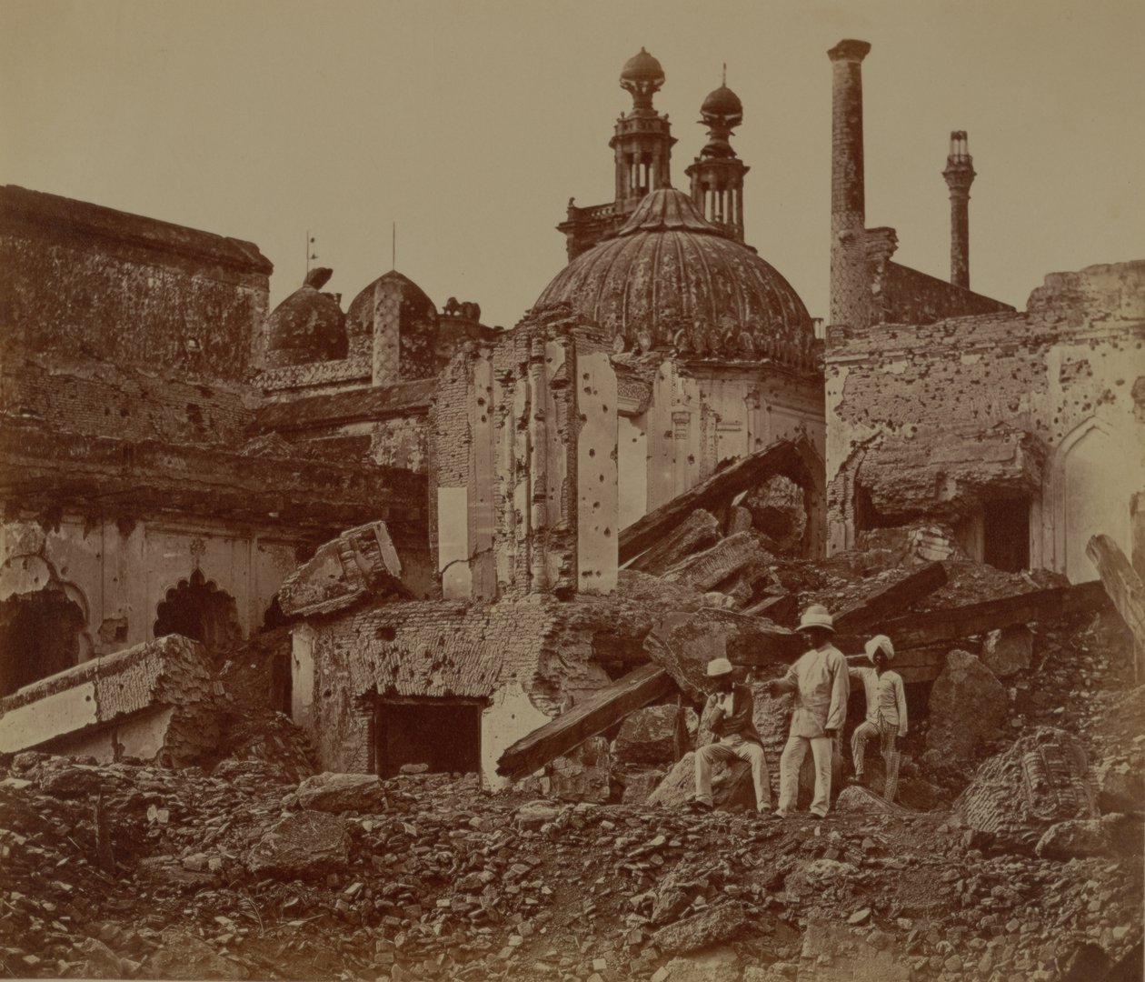1857年のインドの反乱後のラクナウ砦 作： フェリーチェ・ベアト