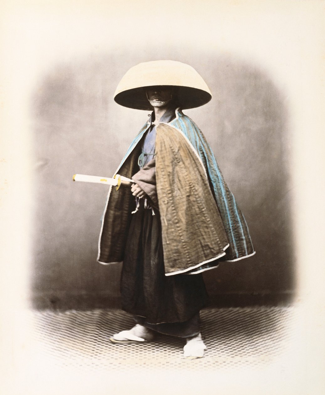 伝統的な衣装を着た日本の武士、1868年頃 作： フェリーチェ・ベアト