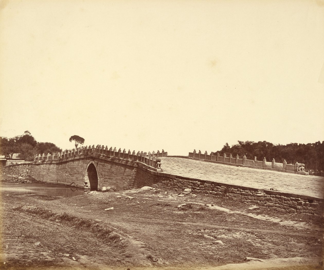 1860年9月21日、北京近郊での中国帝国軍との戦いの舞台となった八路川橋 作： フェリーチェ・ベアト
