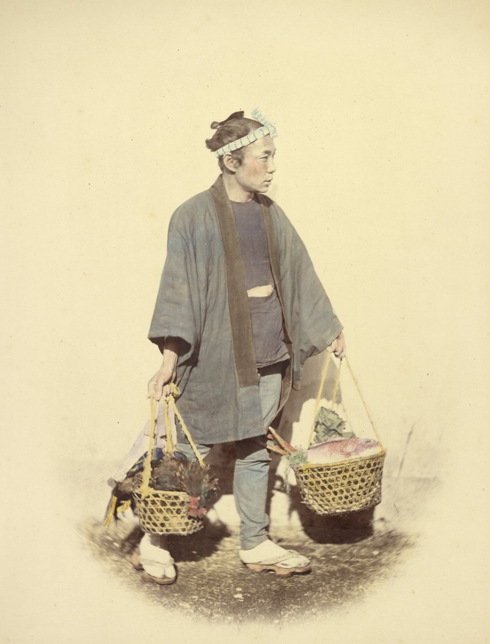 市場帰りの日本人コック 作： フェリーチェ・ベアト