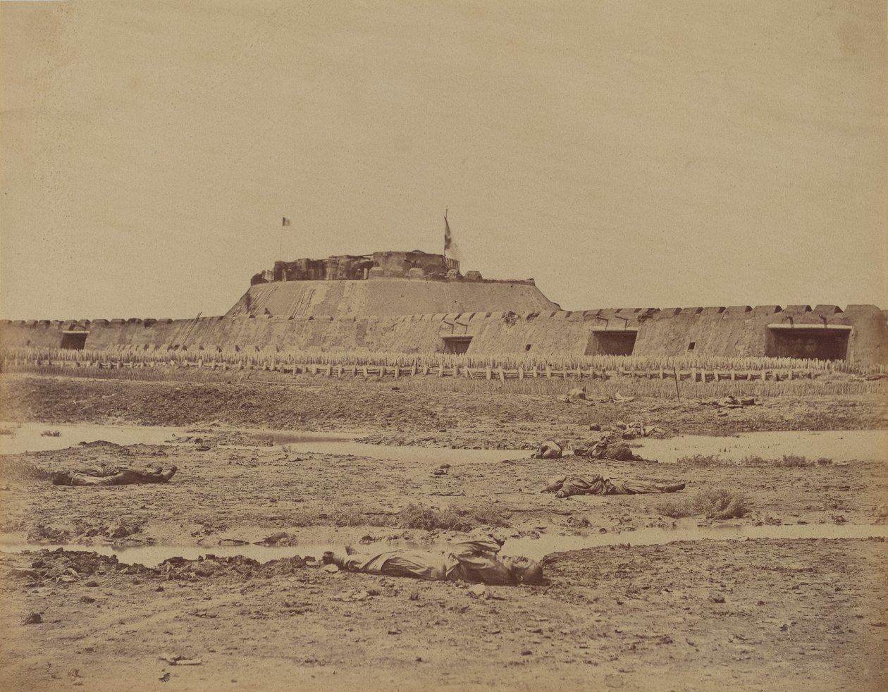 1860 年 8 月 21 日、中国軍の撤退を示す、占領後の北砦の後部 作： フェリーチェ・ベアト