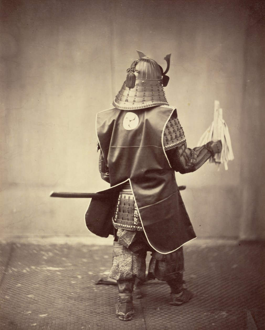侍の衣装 - 後ろ姿 作： フェリーチェ・ベアト