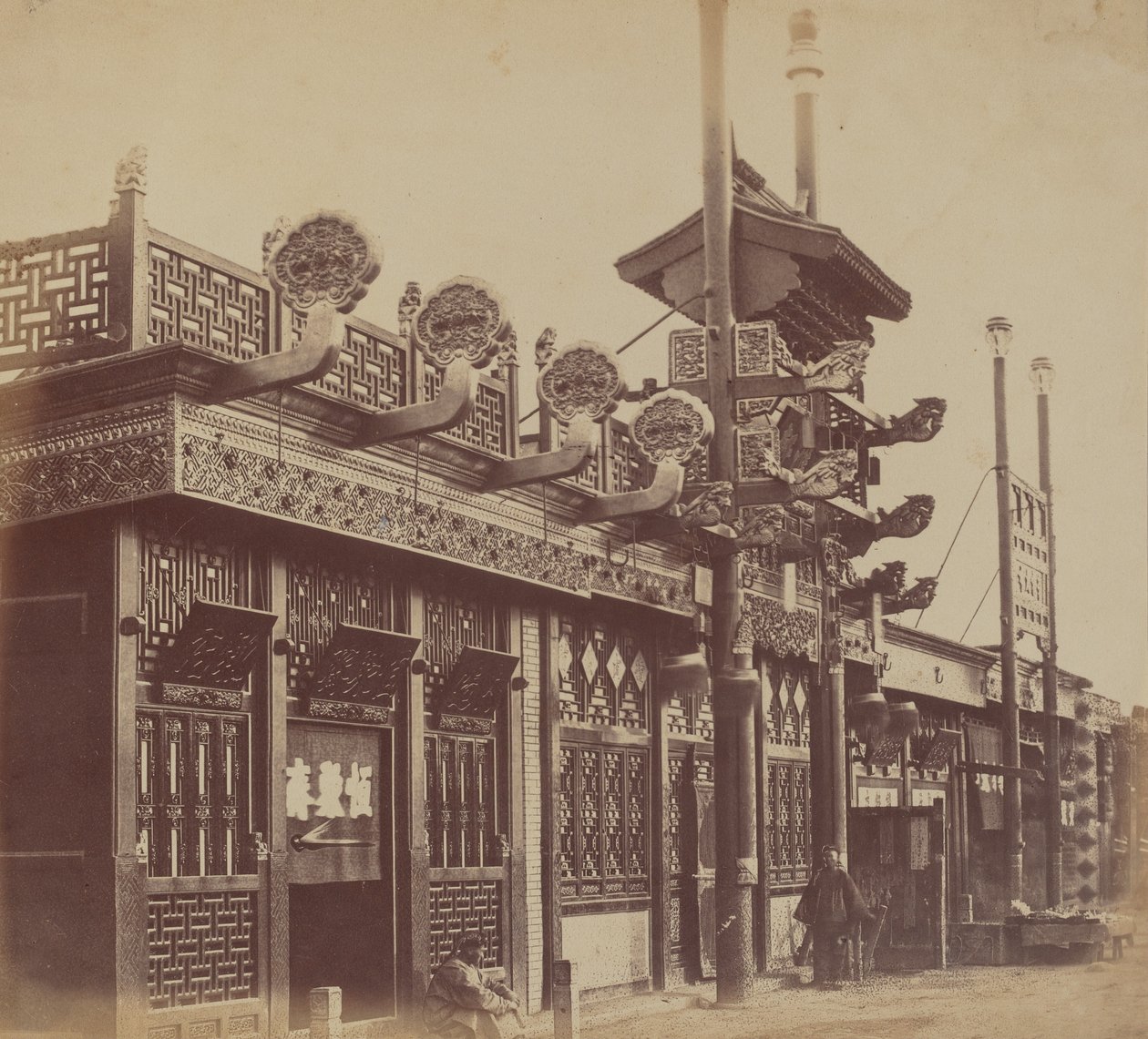 1860 年 10 月、ペキンの中国都市、商店街。 作： フェリーチェ・ベアト