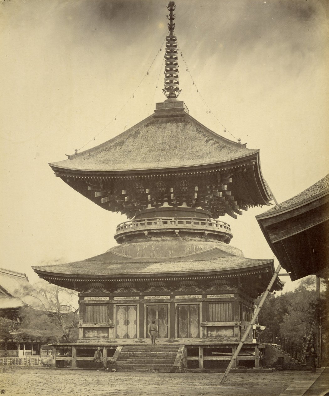 [鎌倉・八幡宮の平屋建ての五重塔] 作： フェリーチェ・ベアト