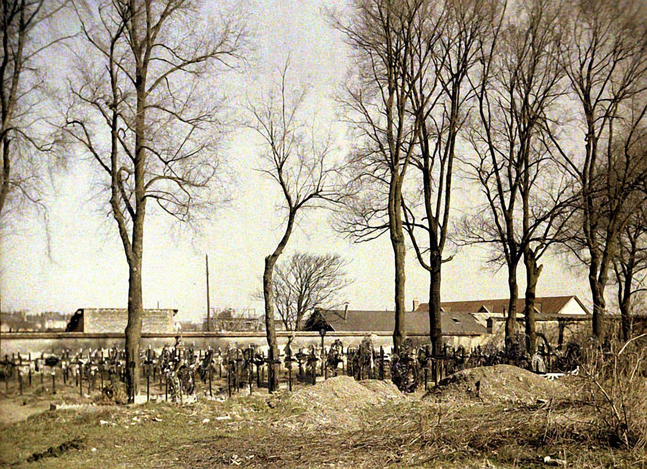 新しい墓のある墓地、ランス、マルヌ、フランス、1917年（オートクローム） 作： フェルナンド・キュービル