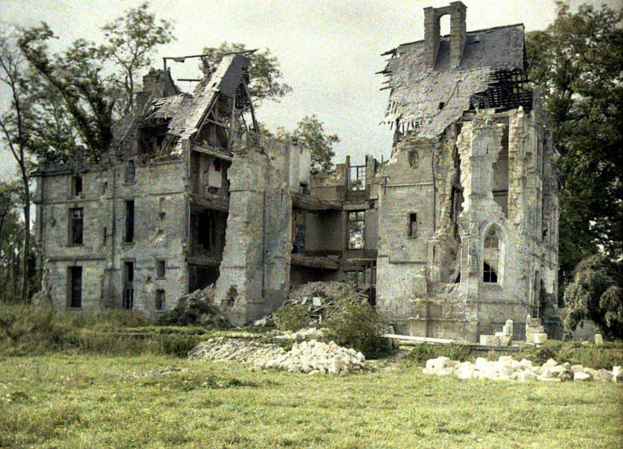 1917年、ドイツのノワール、オワーズ、フランスの後退後のシャトープレシスの遺跡（オートクロム） 作： フェルナンド・キュービル