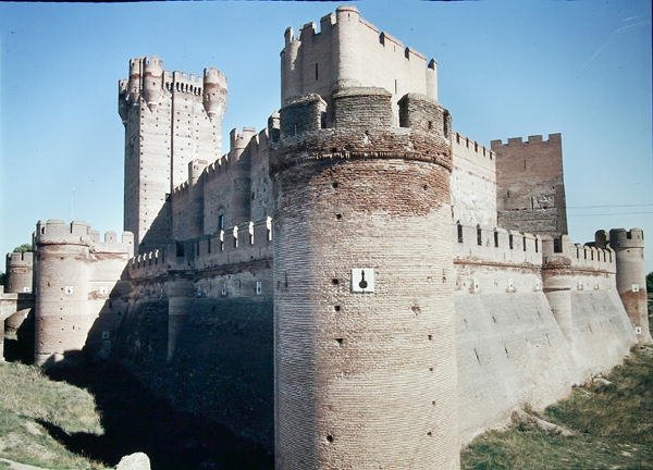 1440年にフアン2世のために建てられたカスティージョデラモタの景色 作： フェルナンドデカレーノ