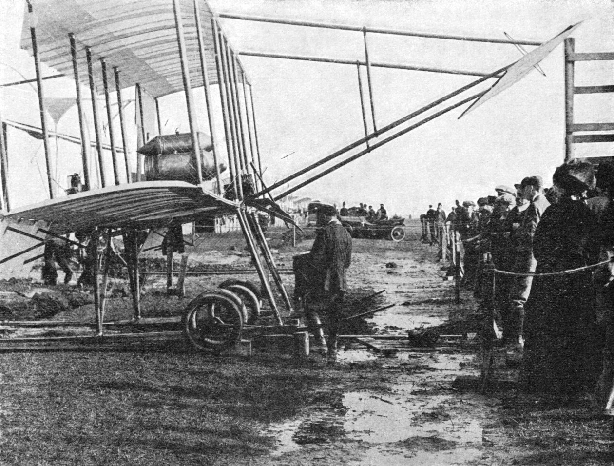 アンリファーマンと彼の50馬力のGnome複葉機、ブラックプール航空会議、ランカシャー、1909 1933。 作： 飛行写真