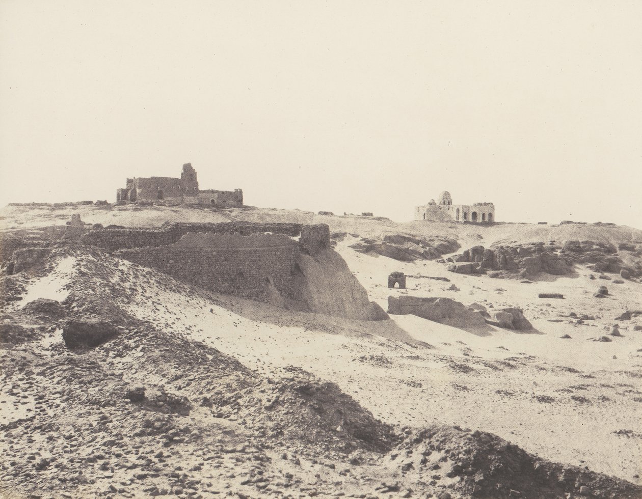 アスワン、都市の南東にある古代アラブのエンクロージャーの遺跡、1851-52、1853-54 を印刷。 作： フェリックス・テイナード
