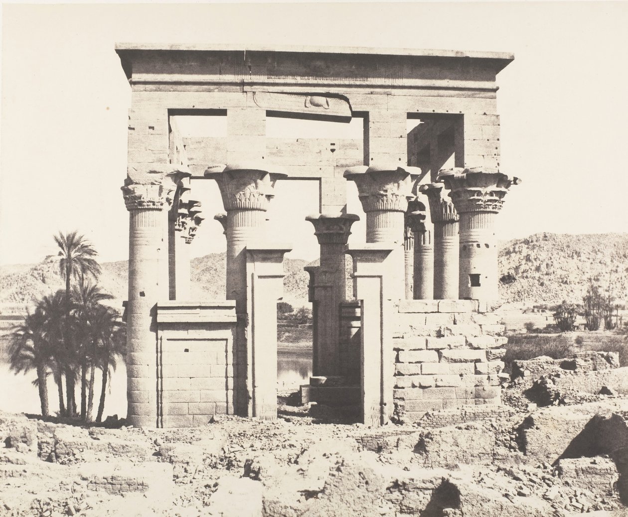 Fileh Philæ の島、東からの建物 - 西側のファサード - P... の眺め、1851-52 年、1853-54 年に印刷。 作： フェリックス・テイナード