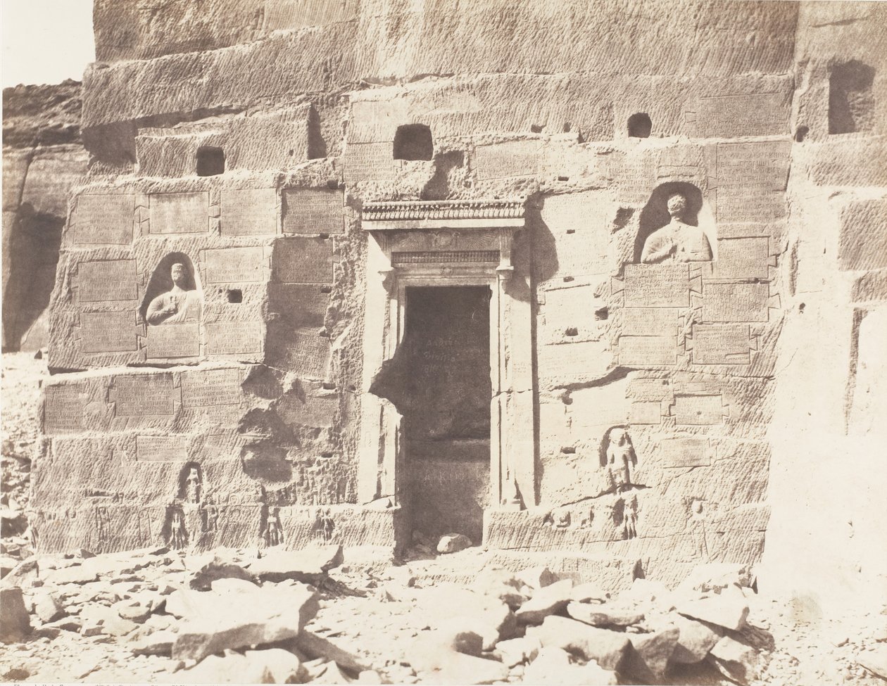 Kardâcy、Sanctuary、Niches and Inscriptions Carved in the Quarries、1851-52、印刷 1853-54。 作： フェリックス・テイナード