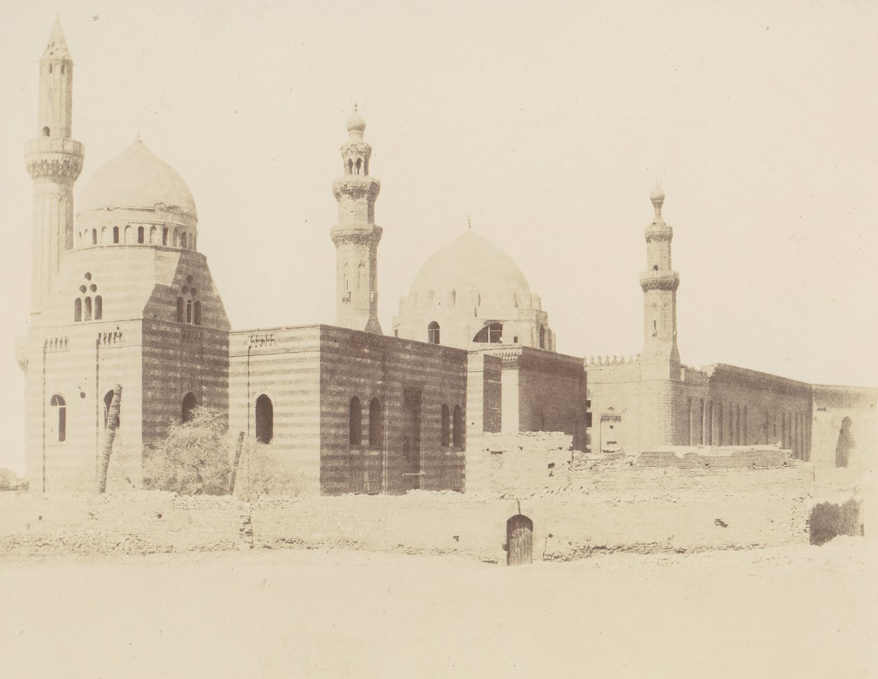 Le Kaire、Iscander-Pasha と Sultan Haçan のモスク、1851-52 年、1853-54 年に印刷。 作： フェリックス・テイナード