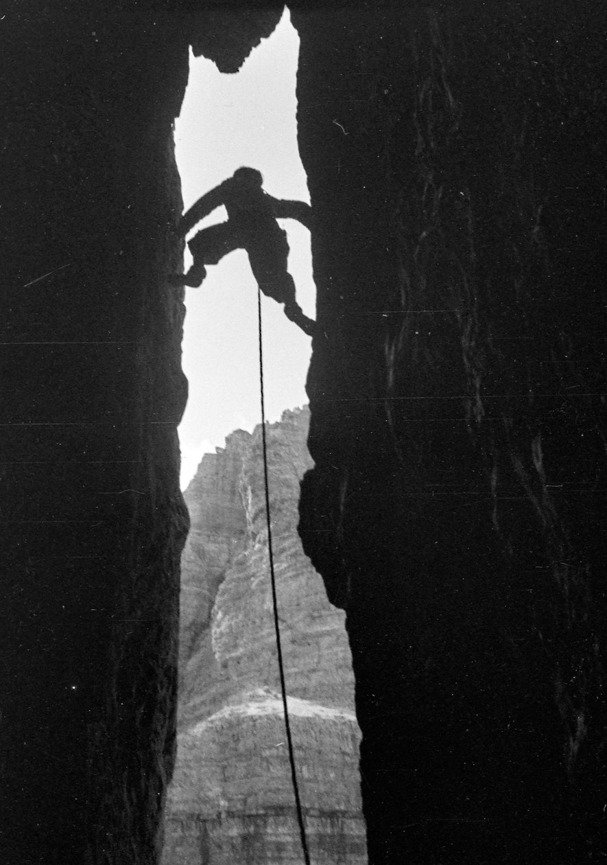 ドロミテ：チーマ・グランデ・ディ・ラヴァレードのデュルファーの登山者 作： フォスコ・マライーニ