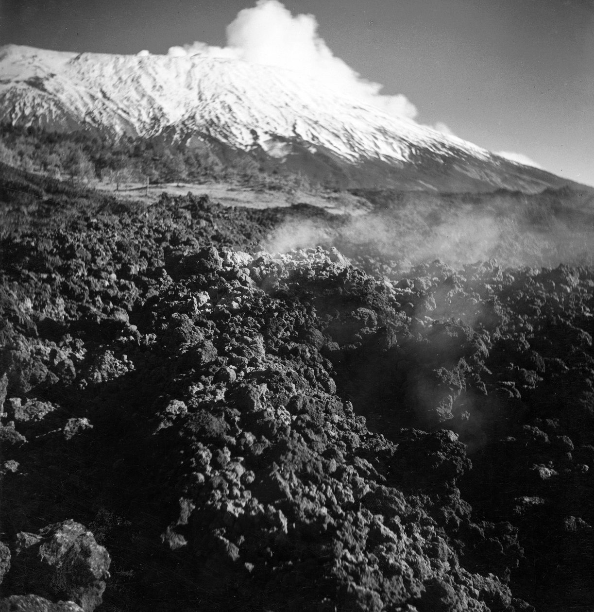 エトナ山の噴火 作： フォスコ・マライーニ